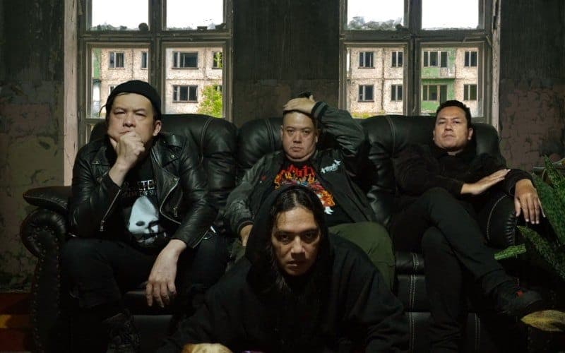 Aku Lupa Aku Luka, Lagu Koil: Cara Keluar Dari Dystopia “Kita Bangsa Besar”